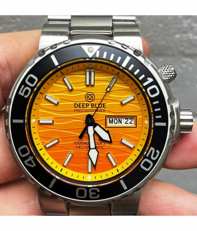 PRO SUN DIVER IV 1000 QUARTZ DIVER BRACELET GOLDENROD FADE DIAL